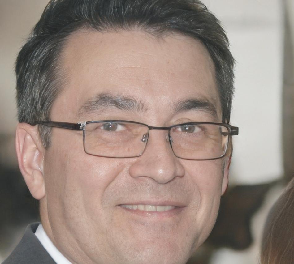 Davide Mereu, fondatore di ombravionet, al lavoro nello studio di registrazione