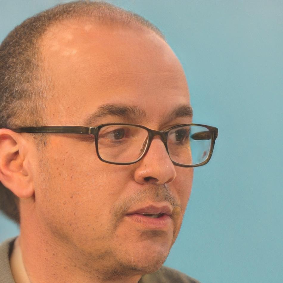 Ritratto professionale del docente Gavino Angius
